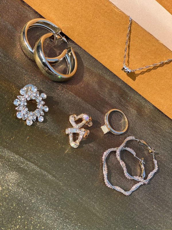 pack of jewelery