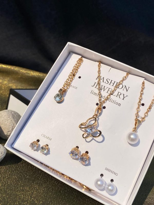 pack of jewelery