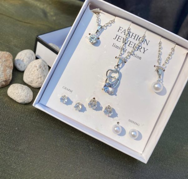 pack of jewelery