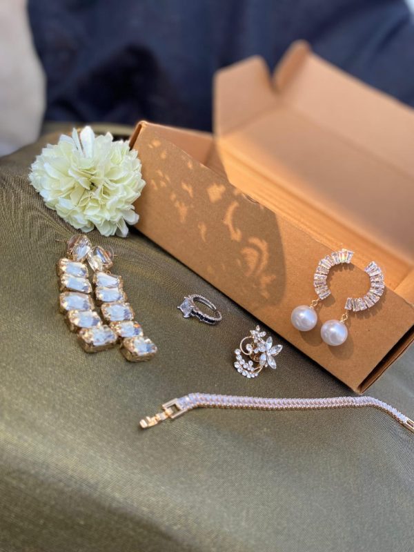 pack of jewelery